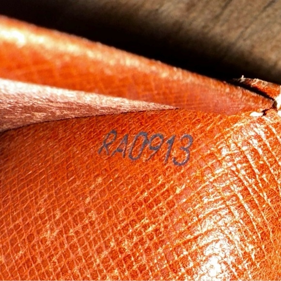 Louis Vuitton Monogram Camvas Compact Bifold Wallet - Picture 11 of 12